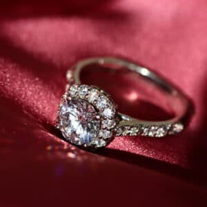 Comment choisir la bague de fiançailles parfaite ?