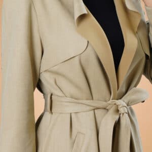 Découvrez pourquoi les vestes et manteaux sont des essentiels de la garde-robe automnale